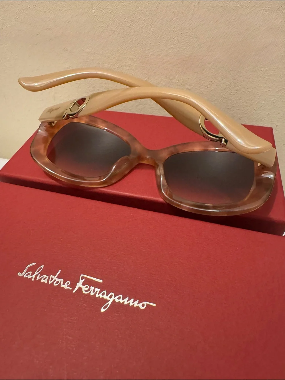NWT Salvatore Ferragamo SF728S Rose Marble Sunglasses Full Set Made in Italy